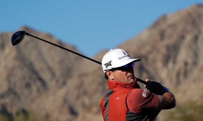 WM Phoenix Open: Zach Johnson tiếp tục vô tình đánh trúng bóng trên tee - Ảnh 1.