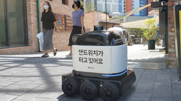 Hàn Quốc cho phép robot giao hàng hoạt động trên đường công cộng từ năm 2023 - Ảnh 1.