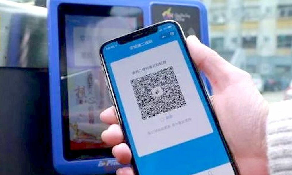 Vì sao nên thận trọng quét mã QR nơi công cộng?