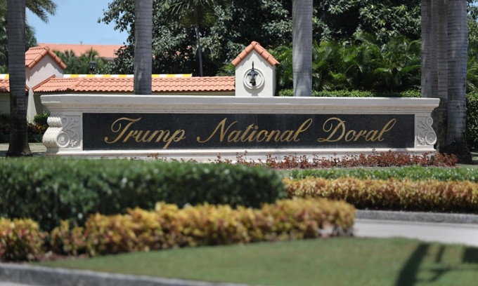 Sân golf của cựu Tổng thống Mỹ Donald Trump đang được làm việc để tổ chức giải của Super Golf League - Ảnh 1.