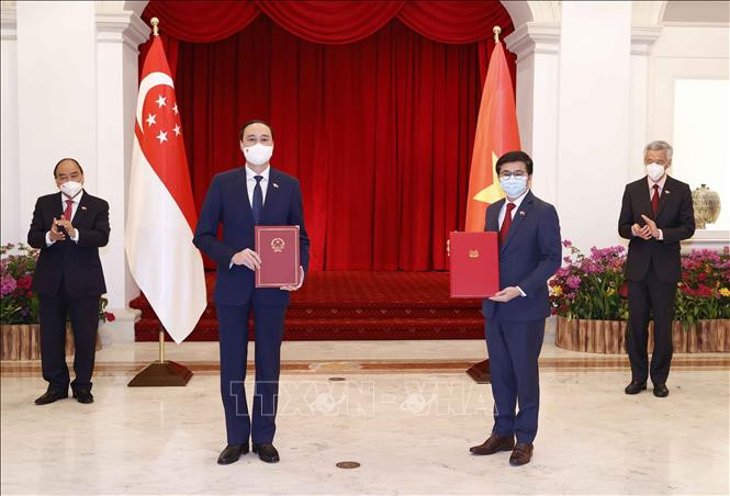 Chủ tịch nước Nguyễn Xuân Phúc hội đàm với Thủ tướng Singapore Lý Hiển Long - Ảnh 2.