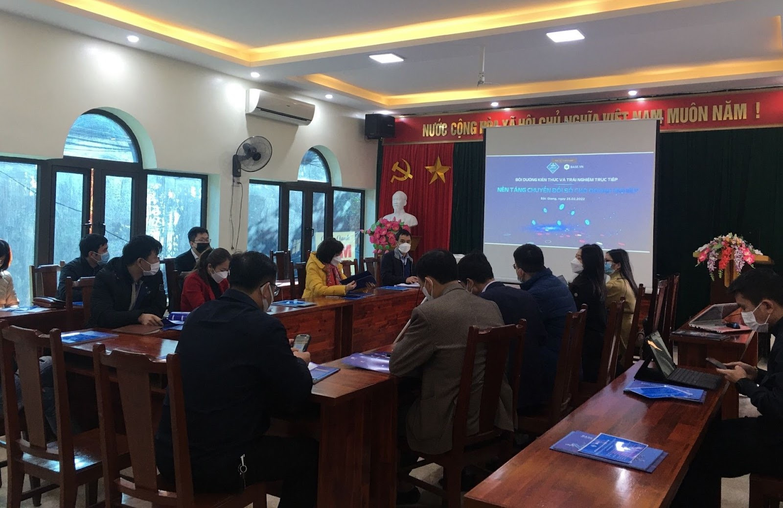Bắc Giang đẩy mạnh chuyển đổi số cho doanh nghiệp vừa và nhỏ - Ảnh 1.