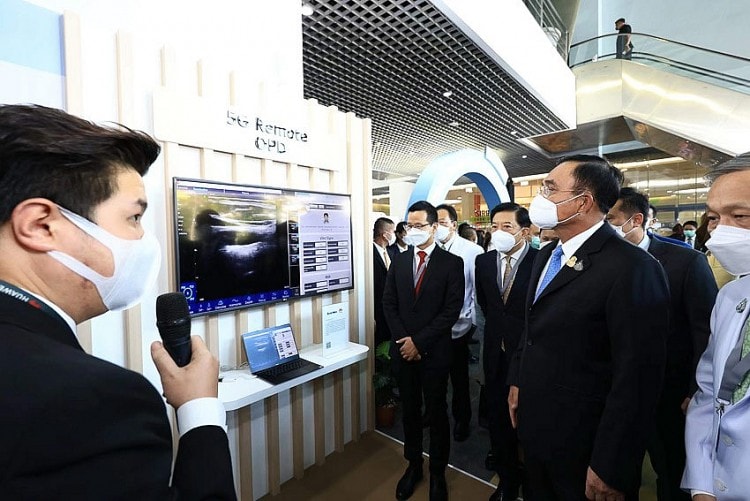 Thủ tướng Prayut Chan-o-cha thăm triển lãm Bệnh viện Thông minh 5G. Thủ tướng Prayut Chan-o-cha thăm triển lãm Bệnh viện Thông minh 5G.