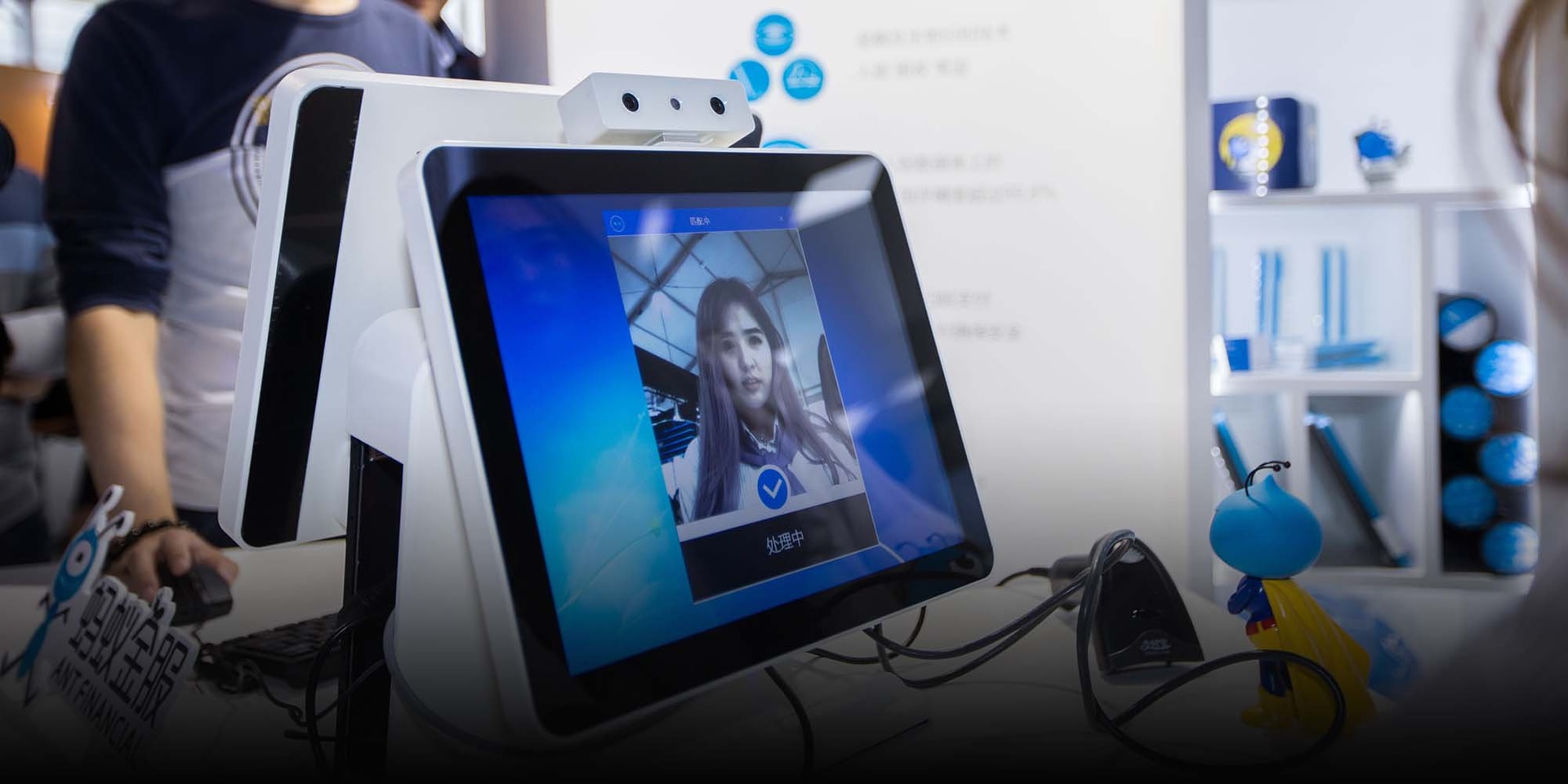 giám sát khuôn mặt tại trường ảnh 1 giam sat khuon mat tai truong anh 1