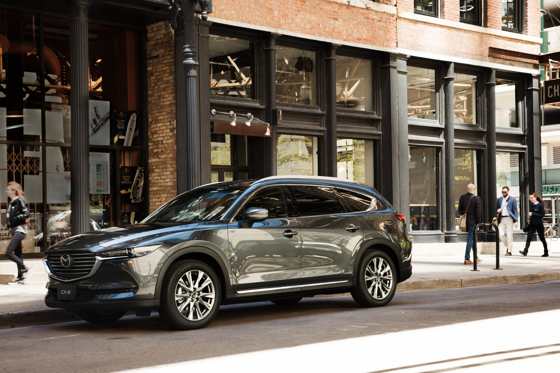 Mazda CX-8 ưu đãi 100% lệ phí trước bạ, mẫu SUV 7 chỗ giá “hời” nhất phân khúc - Ảnh 1.