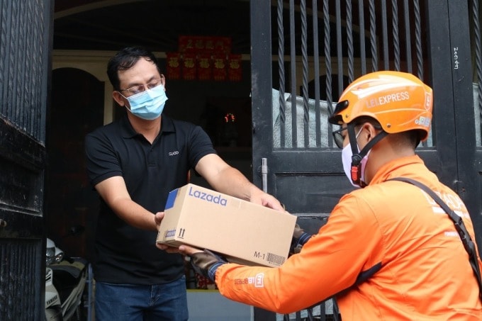 Sức mạnh logistics ngày càng được nâng cao khi ngày càng nhiều doanh nghiệp chạy đua đầu tư công nghệ cho lĩnh vực này. Lazada là một trong những sàn thương mại điện tử Việt hướng đến giao hàng trong ngày với chi phí thấp, mang lại trải nghiệm mua sắm tối ưu cho khách hàng. Ảnh: Lazada Việt Nam