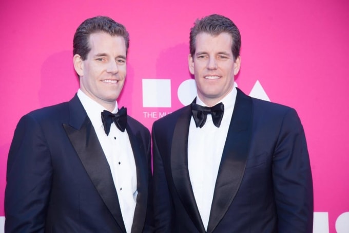 Anh em sinh đôi Cameron và Tyler Winklevoss. Ảnh: Patrick Mcmullan