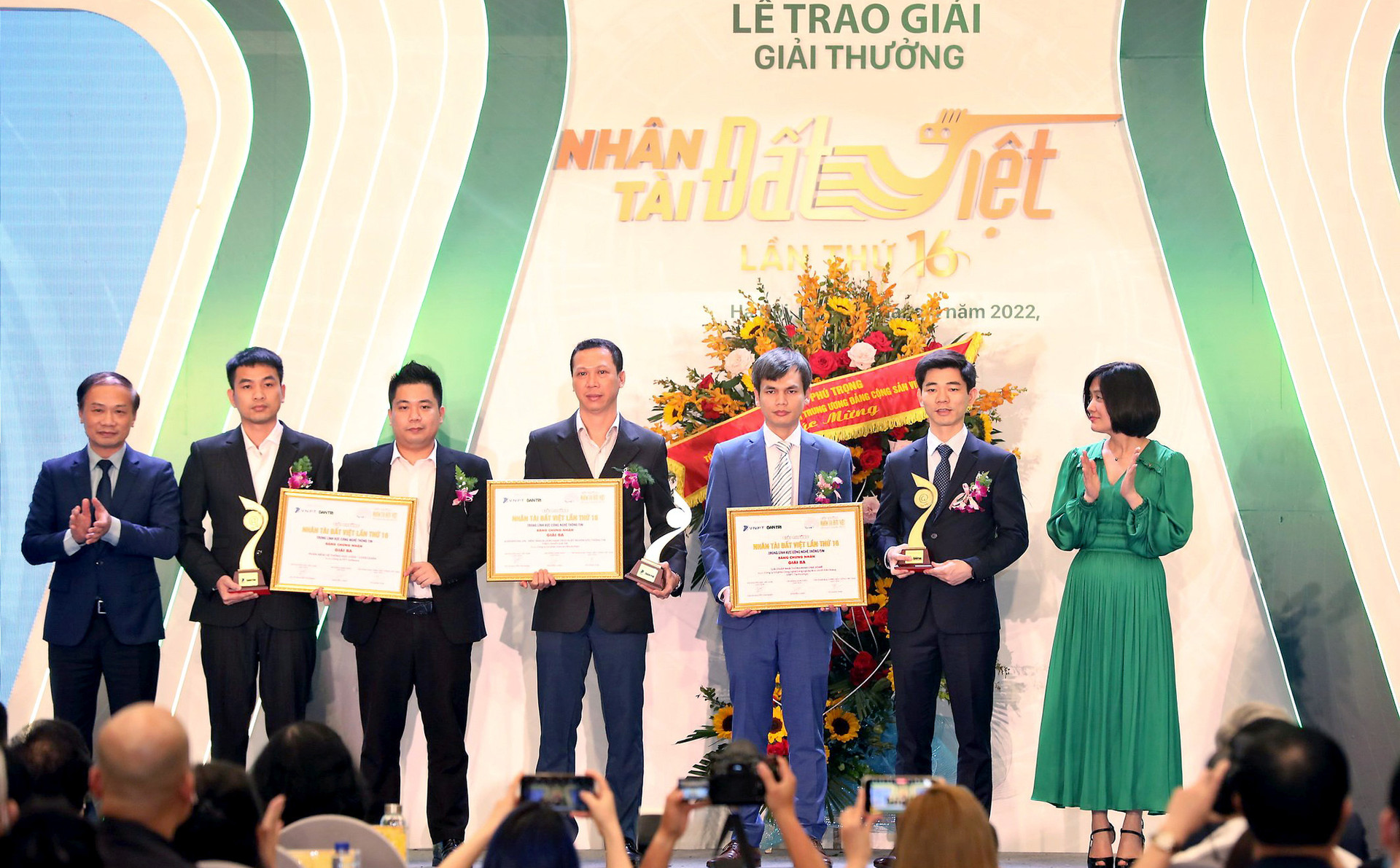 VNPT TECHNOLOGY “ẵm” liền 02 giải Nhân tài đất Việt lần thứ 16 - Ảnh 3.