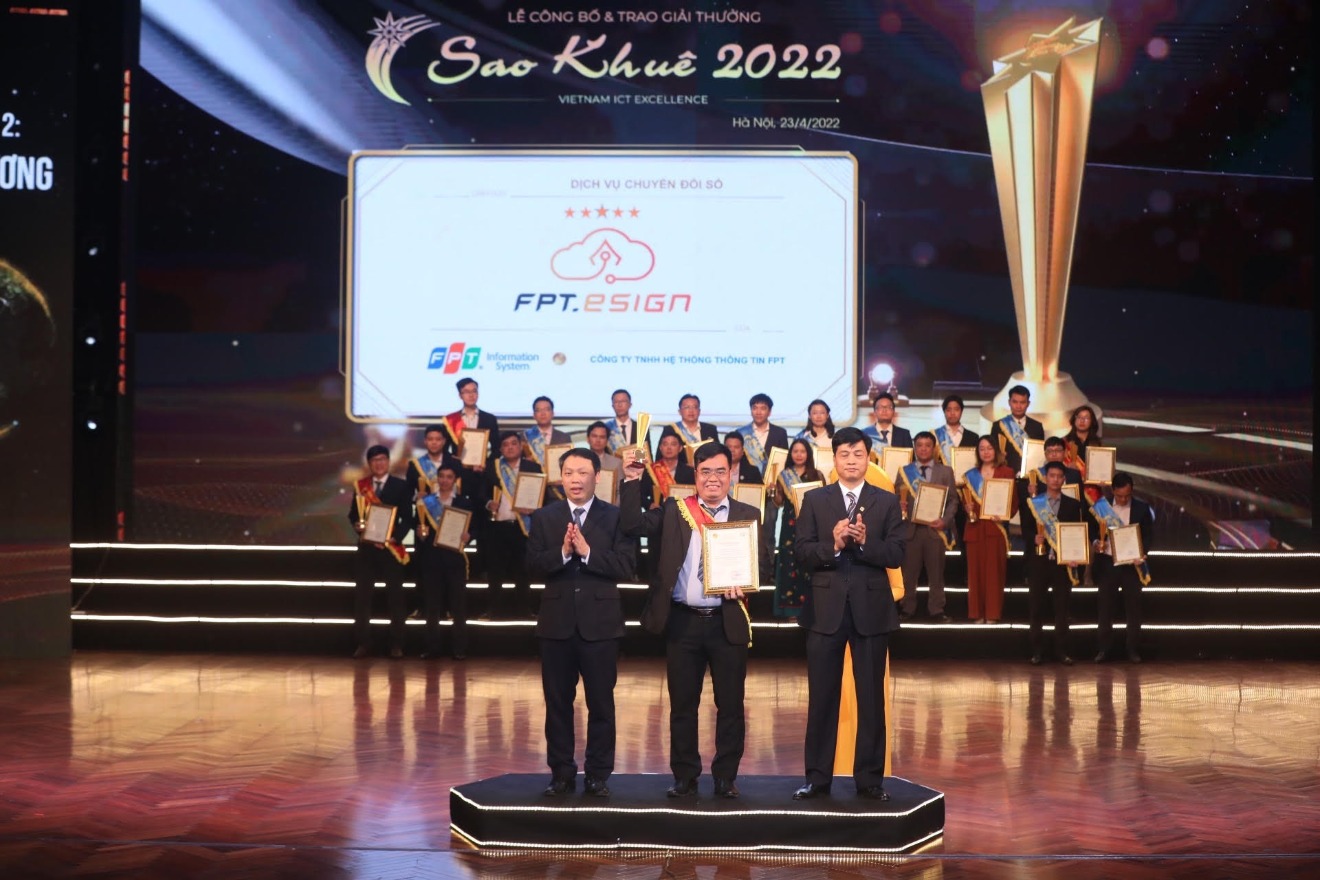 FPT dẫn dắt chuyển đổi số với loạt sản phẩm công nghệ đạt giải Sao Khuê 2022 - Ảnh 1.