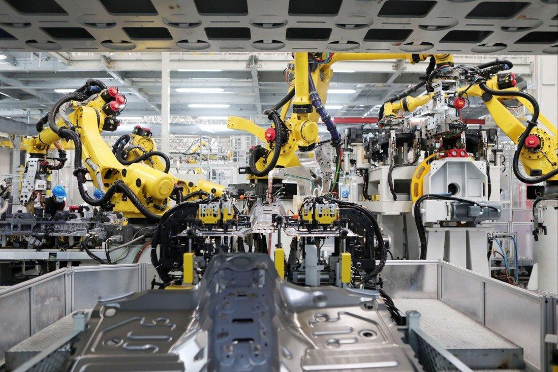 Robot chuẩn bị có tư cách pháp lý để tự do đi lại trên đường: Dự kiến 800 triệu lao động mất việc, đâu là những ngành nghề sớm bị máy móc thay thế?  - Ảnh 4.