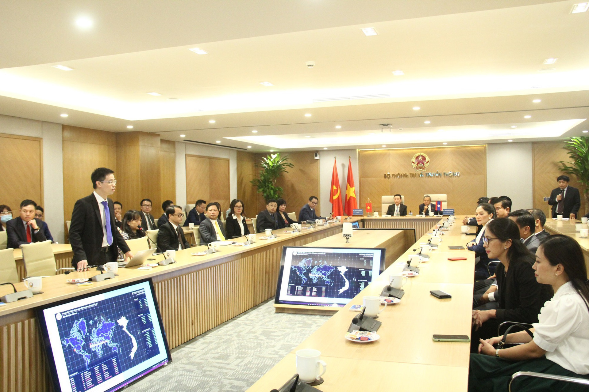 Việt Nam - Lào hợp tác về chuyển đổi số, dịch vụ CPĐT - Ảnh 3.