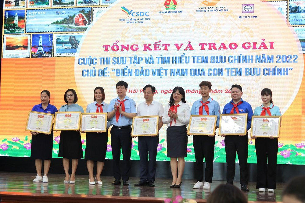 Học sinh Hải Phòng đạt giải đặc biệt thi tìm hiểu biển đảo Việt Nam qua tem bưu chính - Ảnh 3.