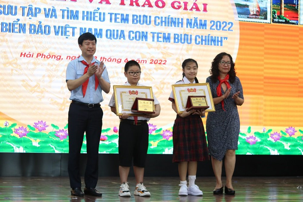 Học sinh Hải Phòng đạt giải đặc biệt thi tìm hiểu biển đảo Việt Nam qua tem bưu chính - Ảnh 2.