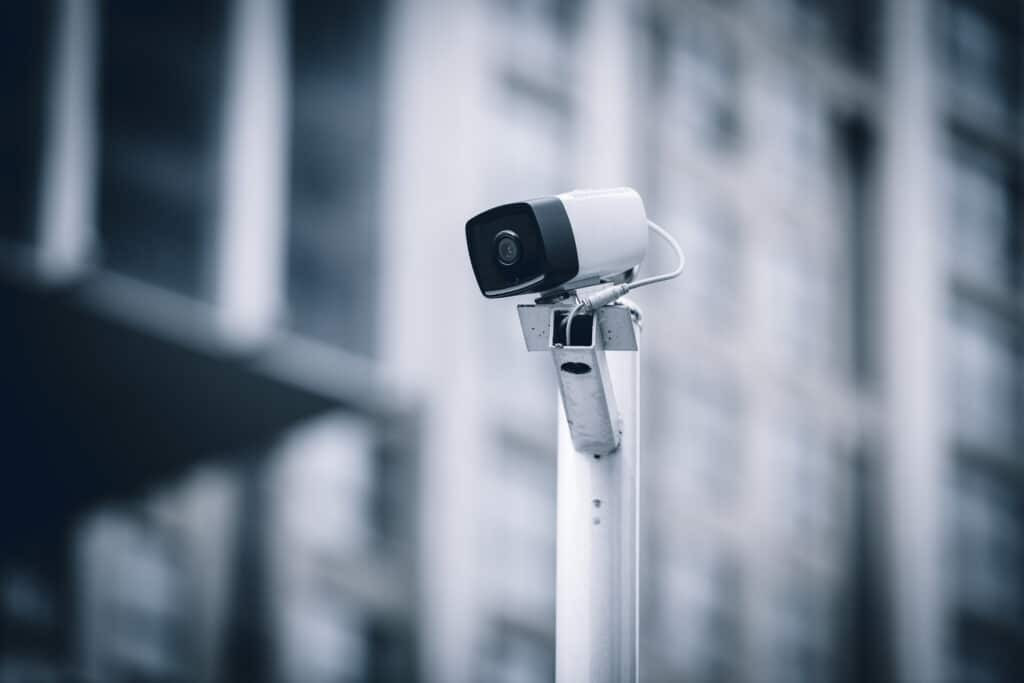 Các nghị sĩ Anh đề xuất cấm sử dụng camera giám sát của Trung Quốc - Ảnh 1.