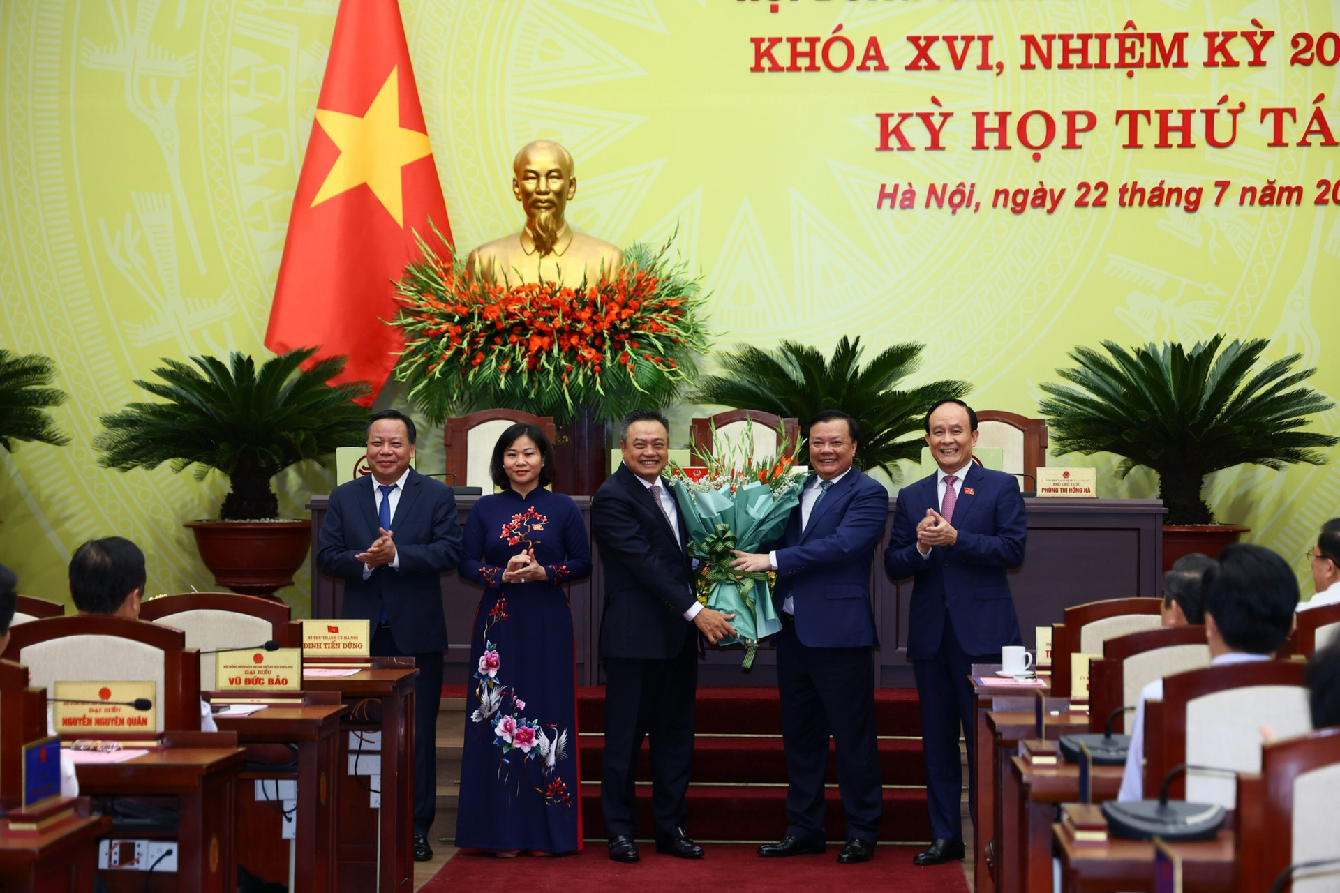 100% đại biểu bầu ông Trần Sỹ Thanh làm Chủ tịch UBND thành phố Hà Nội - Ảnh 1.
