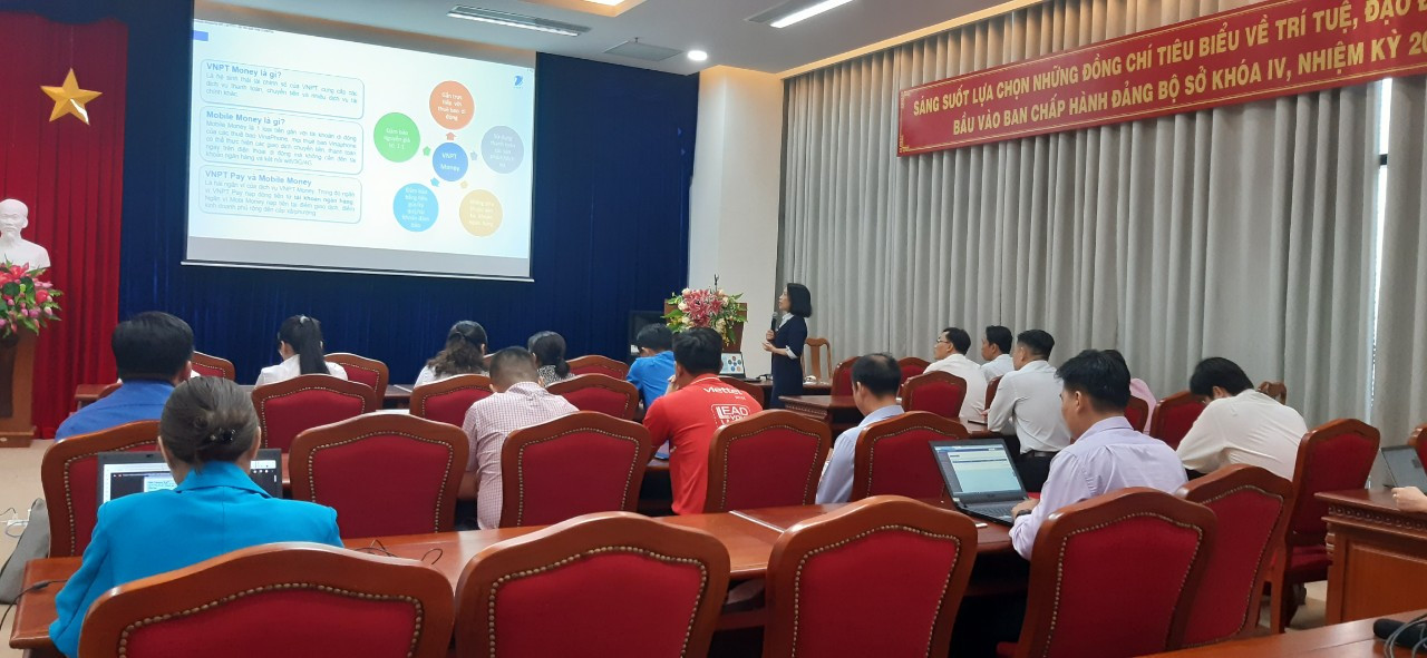 Cà Mau tổ chức Hội nghị tập huấn cho Tổ công nghệ số cộng đồng - Ảnh 1.