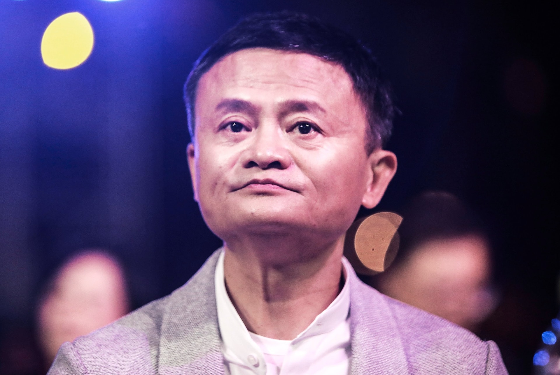 Jack Ma từ bỏ quyền lực