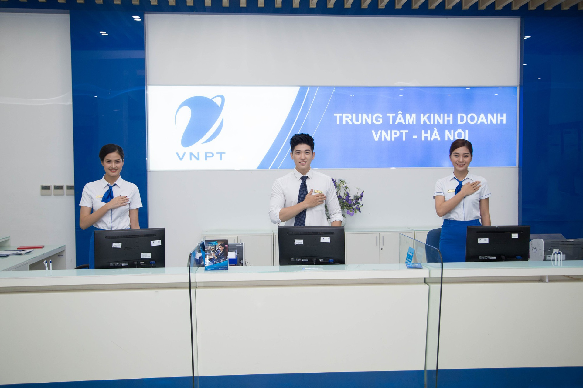 VNPT và VinaPhone lọt top 10 công ty CNTT-VT uy tín năm 2022 - Ảnh 1.