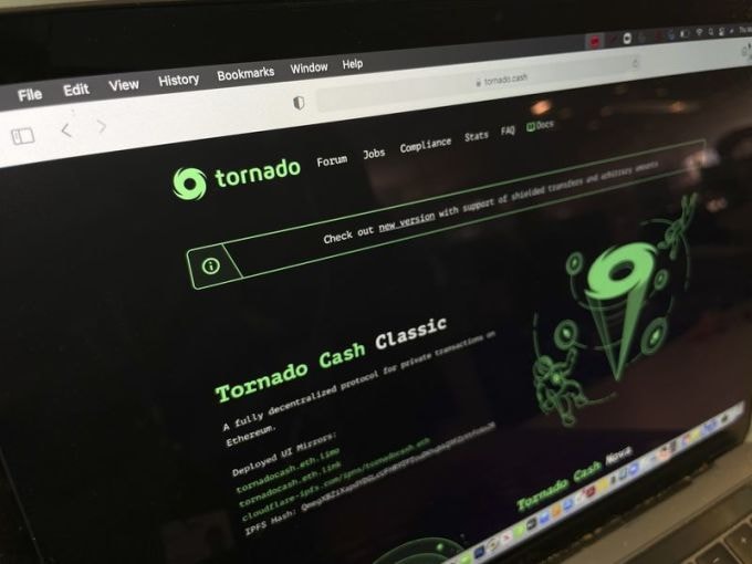 Giao diện website Tornado Cash. Ảnh: Bloomberg