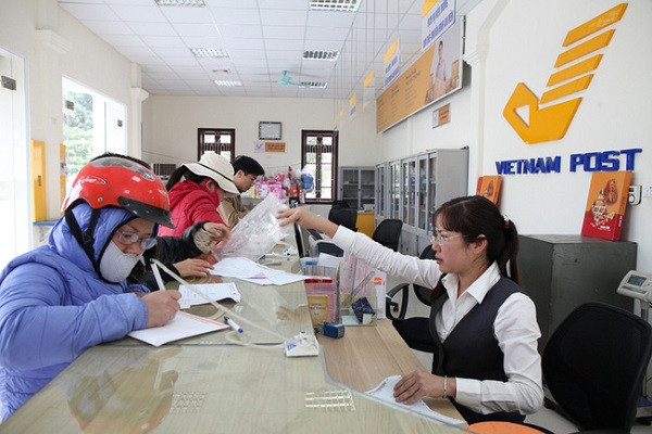 Bưu điện Hậu Giang tăng cường hỗ trợ miễn phí việc nộp hồ sơ trực tuyến cho người dân - Ảnh 1.