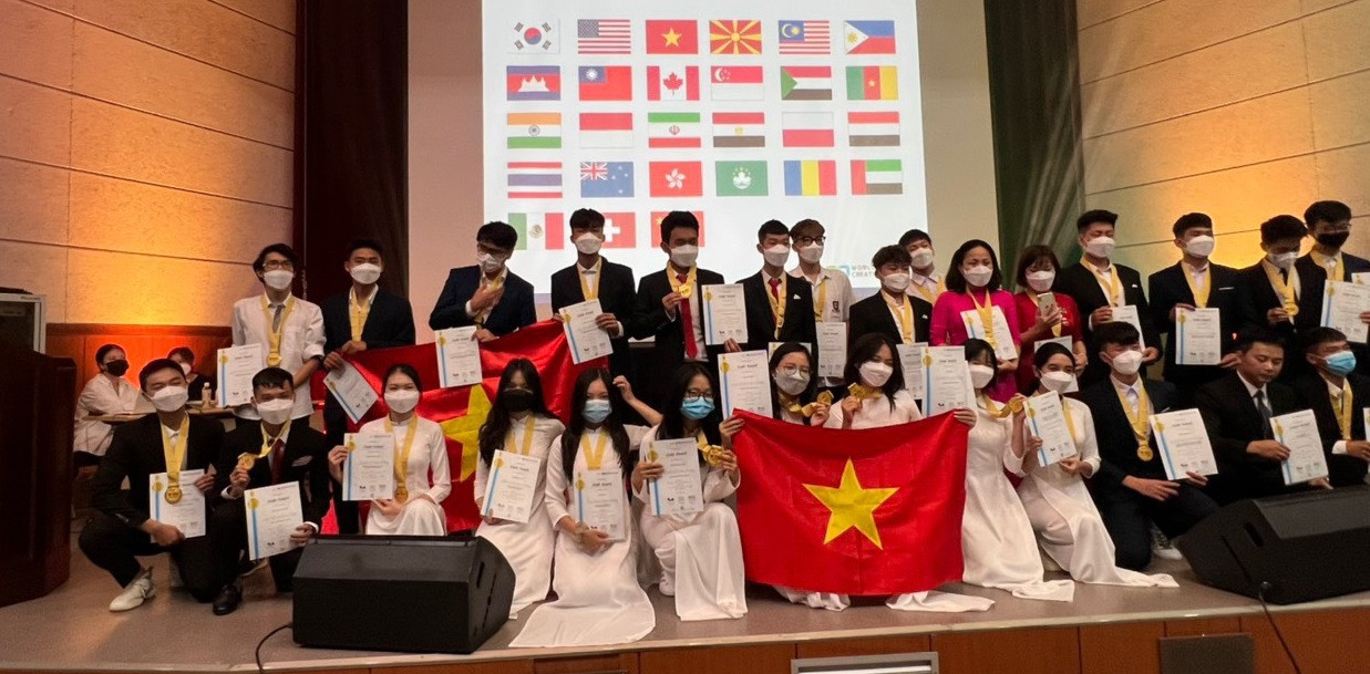Sinh viên Việt Nam xuất sắc giành 7 Huy chương Vàng tại WICO-2022 - Ảnh 1.