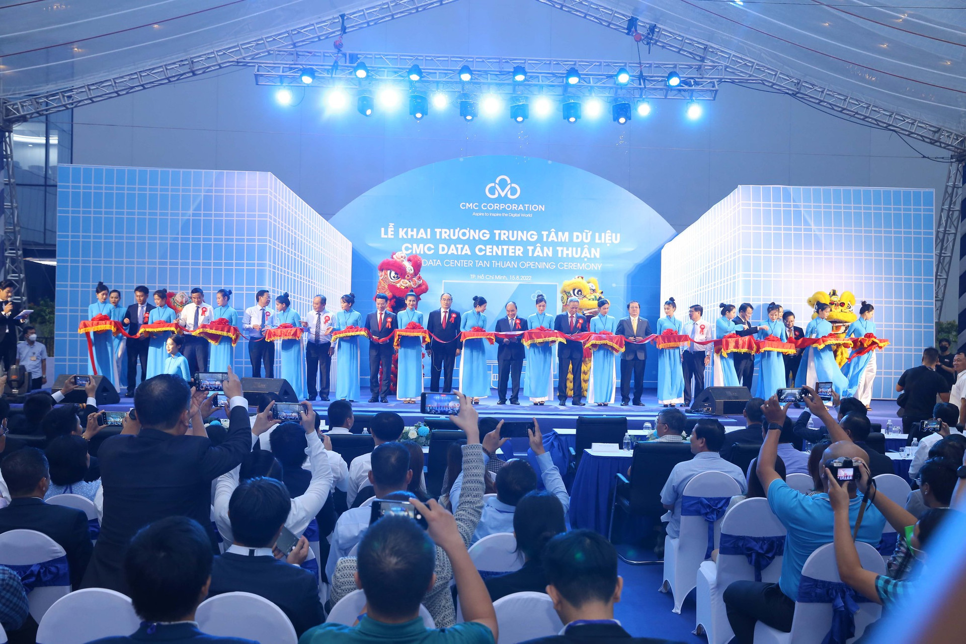 Chủ tịch nước dự lễ khai trương TTDL CMC Data Center Tân Thuận - Ảnh 4.