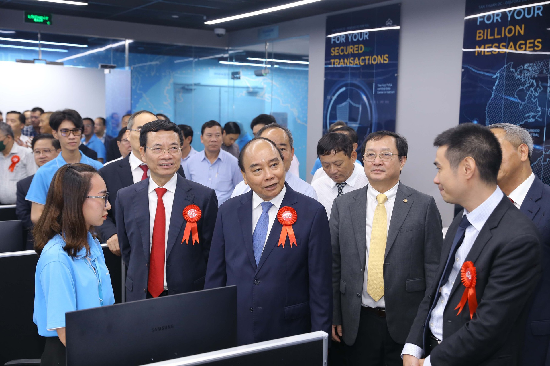 Chủ tịch nước dự lễ khai trương TTDL CMC Data Center Tân Thuận - Ảnh 5.