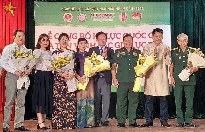 Công bố kỷ lục gia cho Tác phẩm Thơ Lục Bát có số trang nhiều nhất Việt Nam - Ảnh 3.