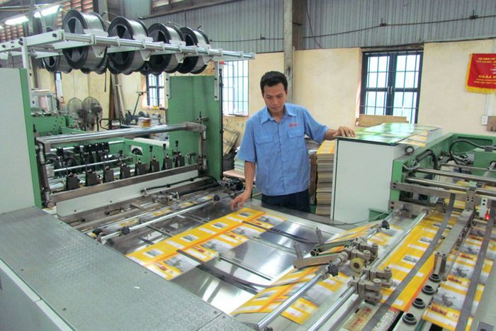 Dây chuyền sản xuất vở liên động tại Công ty VPP Hồng Hà