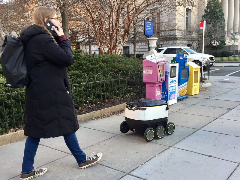 Triển khai robot giao hàng tại 4 thành phố Mỹ: bài học thực tiễn - Ảnh 1.