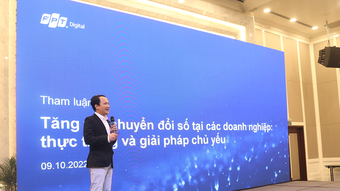 Ông Nguyễn Đức Minh - Giám đốc khối Nghiệp vụ doanh nghiệp và Tư vấn giải pháp tại FPT Digital đang trình bày tham luận.