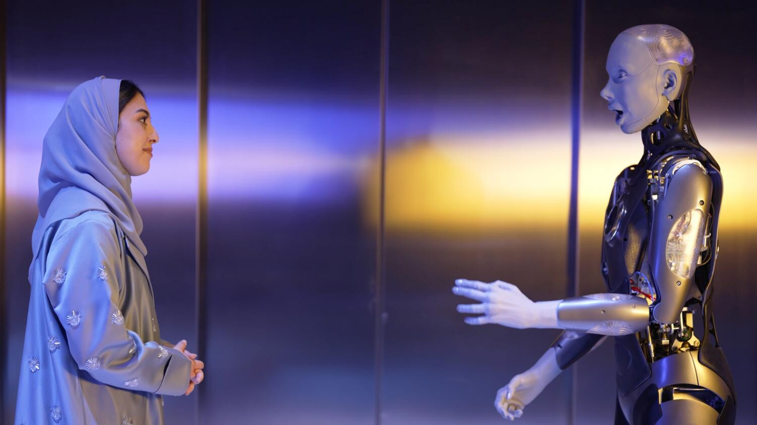 Bảo tàng Tương lai tại Dubai sử dụng robot hình người để đón khách tham quan - Ảnh 1.