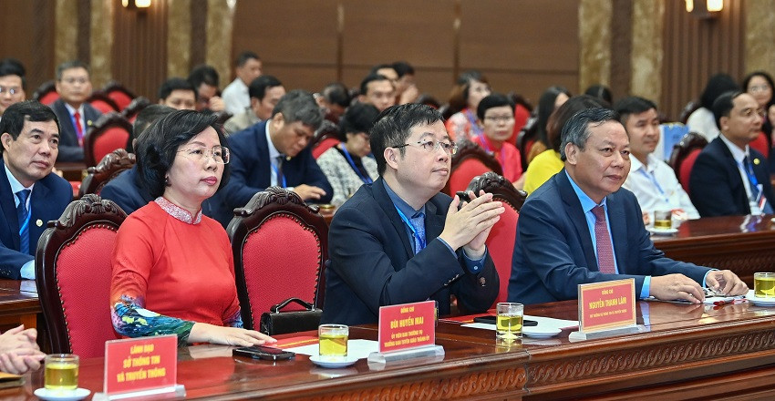 Chủ tịch Quốc hội Vương Đình Huệ gặp mặt người làm xuất bản tiêu biểu - Ảnh 2.