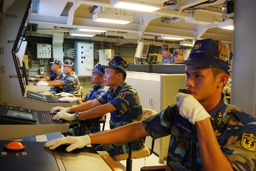Cán bộ, chiến sĩ Vùng 4 Hải quân sẵn sàng bảo vệ biển, đảo Tổ quốc - Ảnh 1.