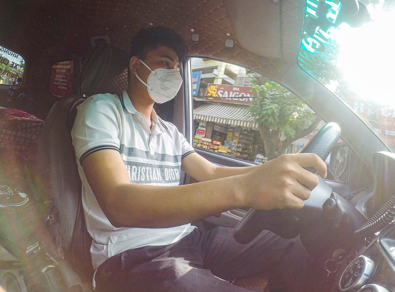 Chàng trai trẻ 9X cùng hàng nghìn chuyến xe miễn phí chở bệnh nhân nghèo về Hà Giang - Ảnh 4.