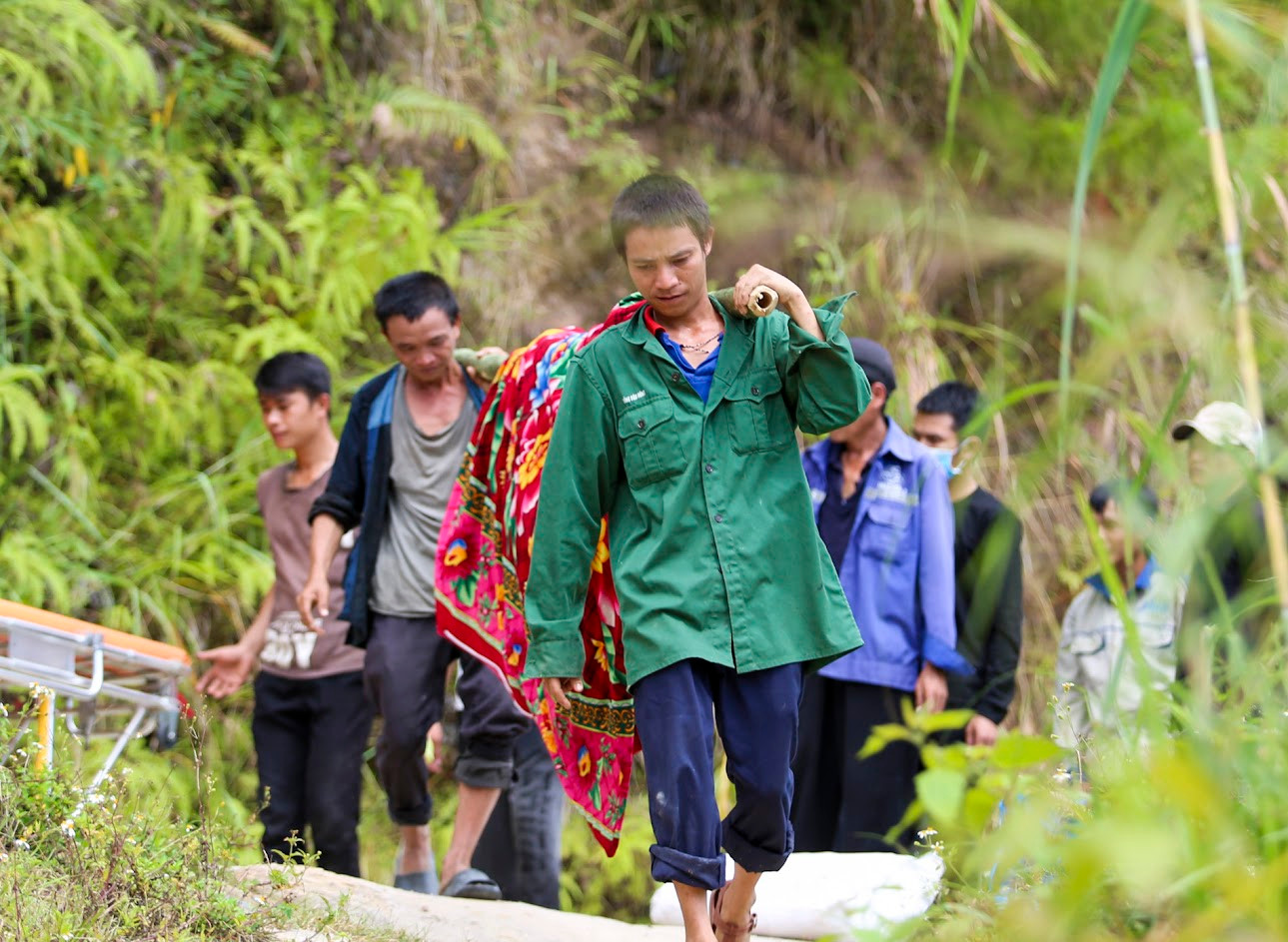 Chàng trai trẻ 9X cùng hàng nghìn chuyến xe miễn phí chở bệnh nhân nghèo về Hà Giang - Ảnh 8.
