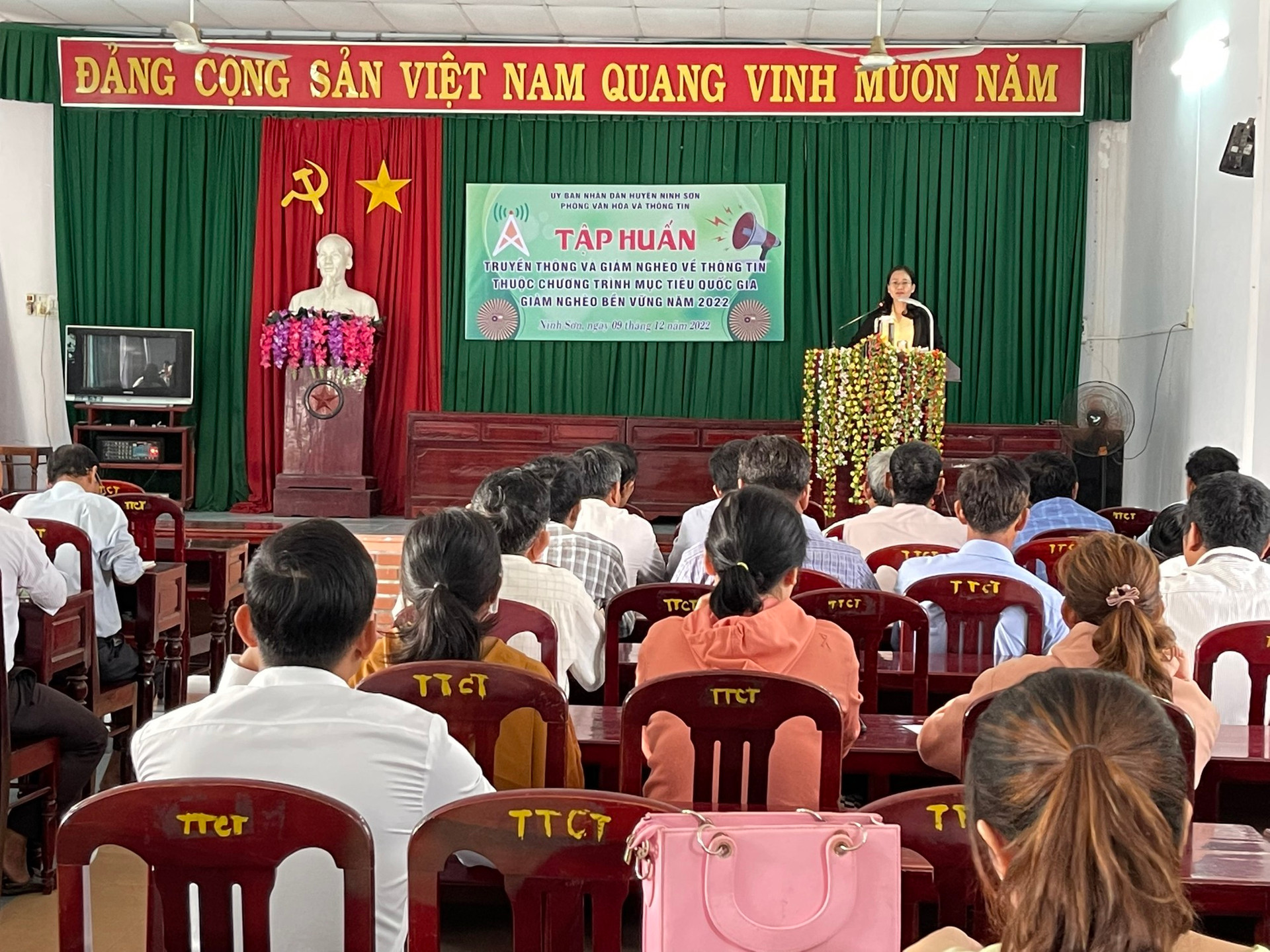 Ninh Thuận đẩy mạnh ứng dụng CNTT phát triển kinh tế - xã hội, giảm nghèo thông tin - Ảnh 2.