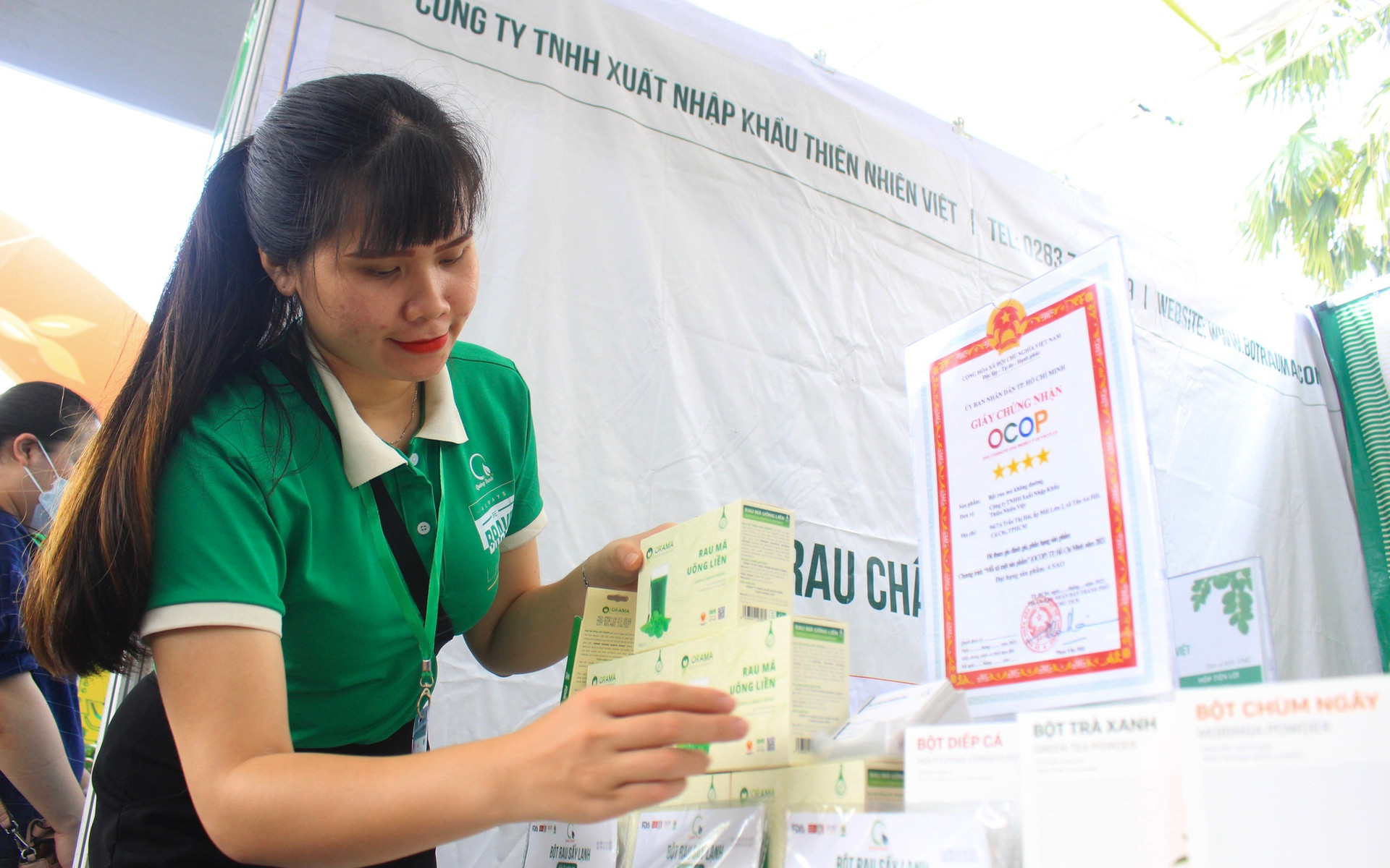 Sản phẩm OCOP hút khách nhờ “lên sàn” thương mại điện tử