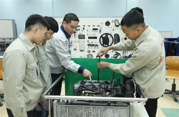 Đào tạo nghề Công nghệ ôtô tại Trường Cao đẳng Nghề Lạng Sơn. Ảnh: TTXVN