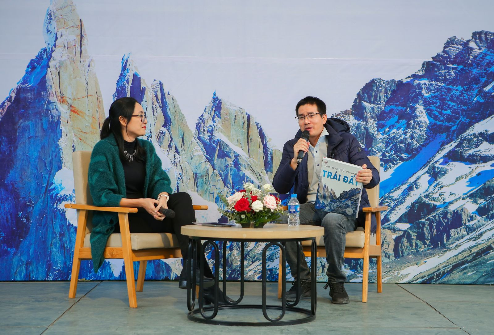 Diễn giả, nhà nghiên cứu văn hóa đọc Nguyễn Quốc Vương và bà Lê Bích Ngọc, Giám đốc công ty Xuất bản & Dữ liệu ETS chia sẻ với độc giả