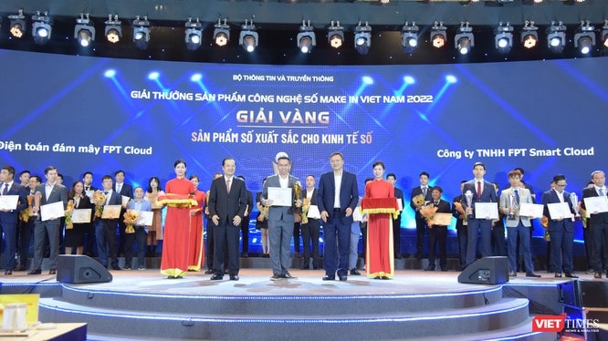 Lễ vinh danh “Sản phẩm công nghệ số Make in Viet Nam” năm 2022 được tổ chức trong khuôn khổ Diễn đàn Quốc gia Phát triển doanh nghiệp công nghệ số Việt Nam (VFTE 2022).