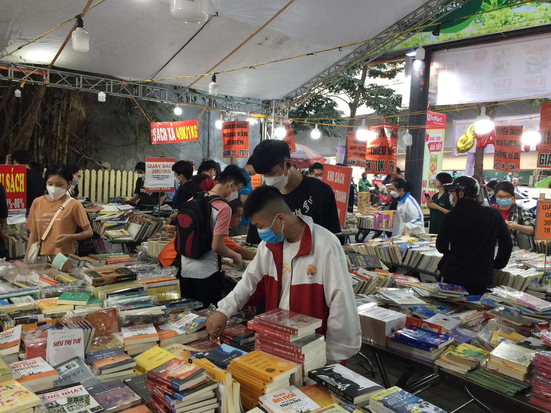 Các hội chợ sách cũ vẫn luôn thu hút bạn đọc