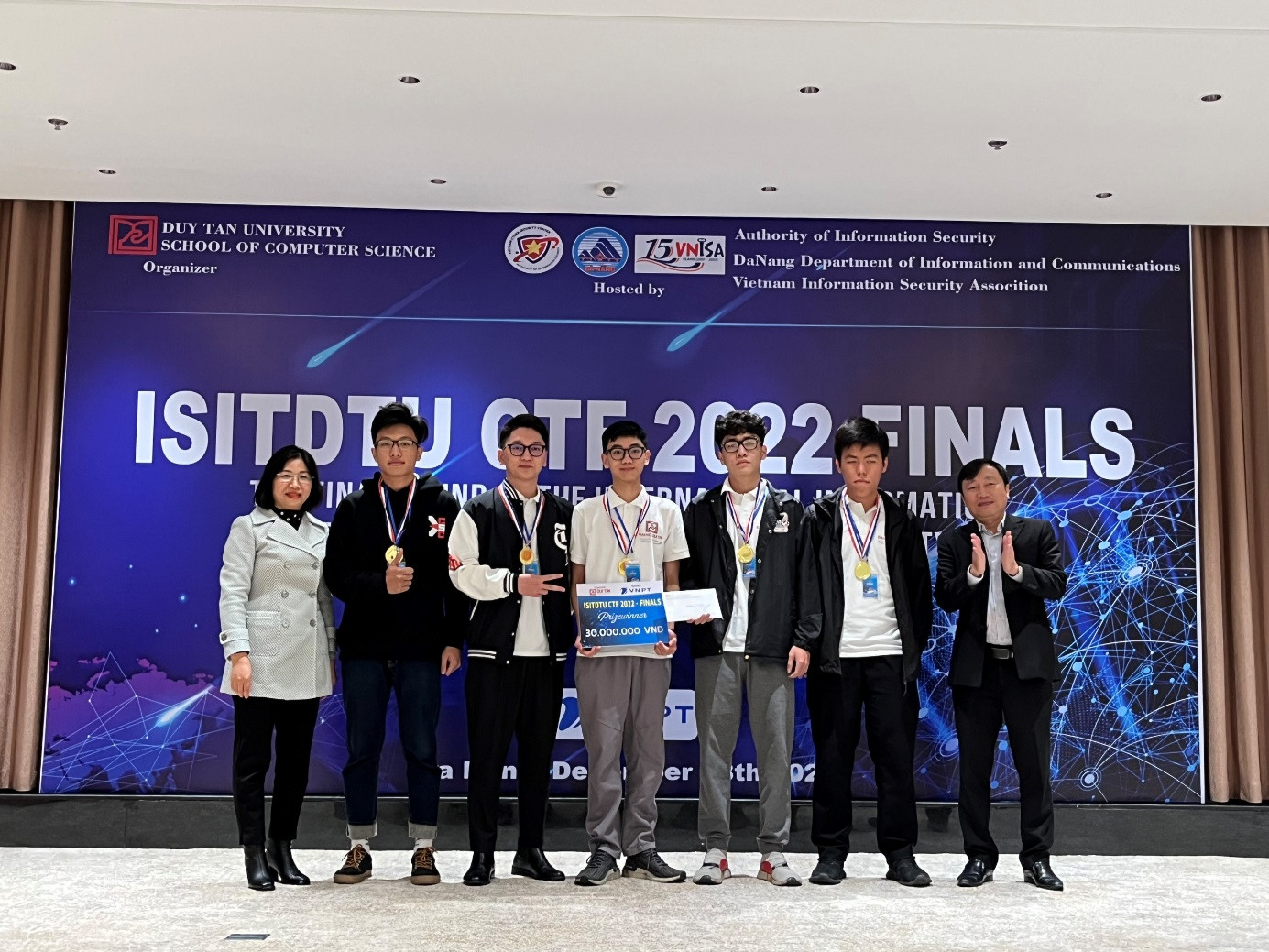 Các đội Việt Nam dẫn đầu tại Cuộc thi An toàn thông tin quốc tế ISITDTU CTF 2022 - Ảnh 2.
