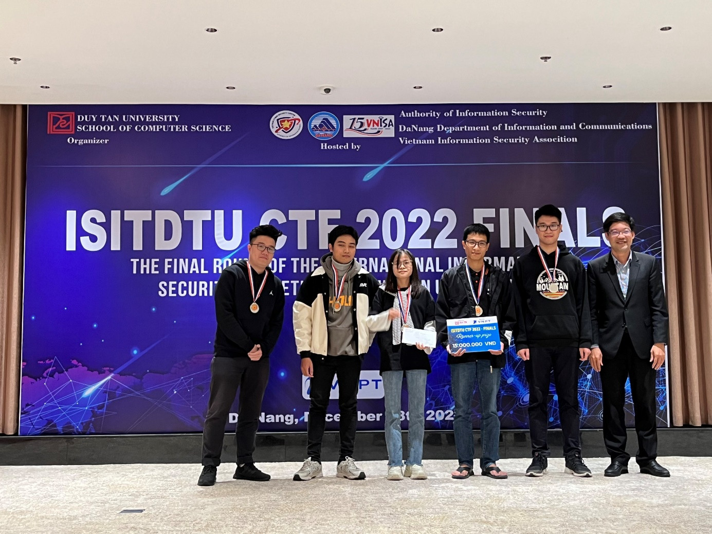 Các đội Việt Nam dẫn đầu tại Cuộc thi An toàn thông tin quốc tế ISITDTU CTF 2022 - Ảnh 3.