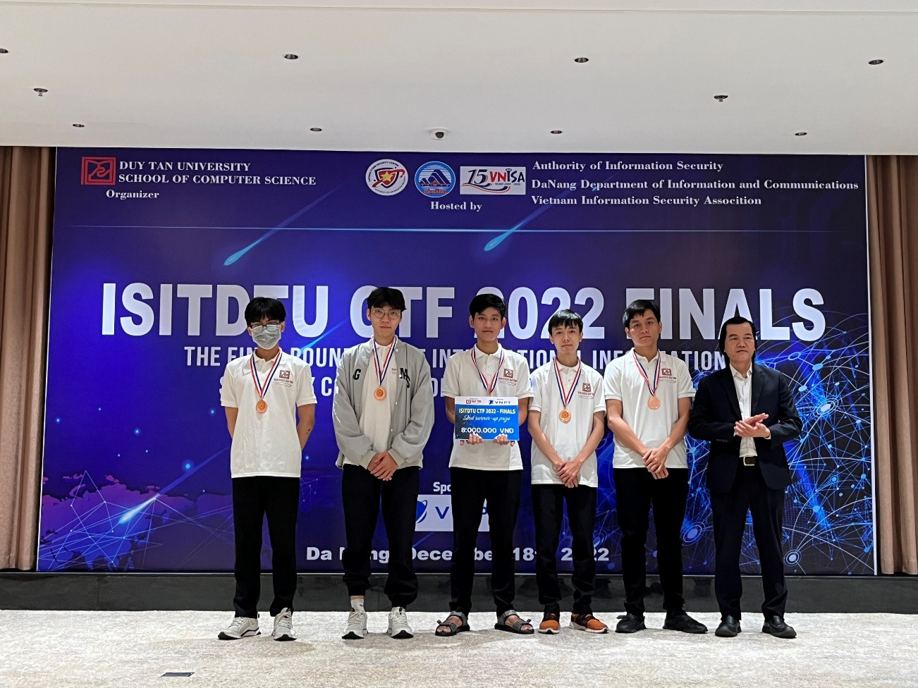 Các đội Việt Nam dẫn đầu tại Cuộc thi An toàn thông tin quốc tế ISITDTU CTF 2022 - Ảnh 4.