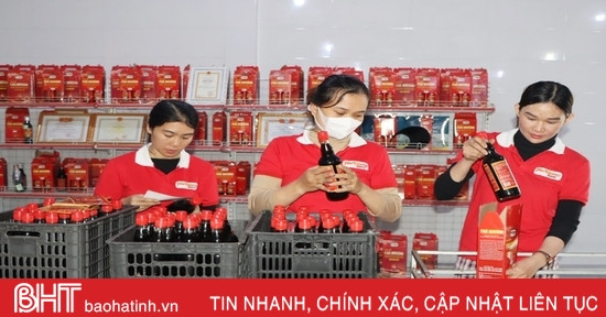 Cơ sở sản xuất sản phẩm OCOP Hà Tĩnh tất bật tăng ca phục vụ thị trường tết