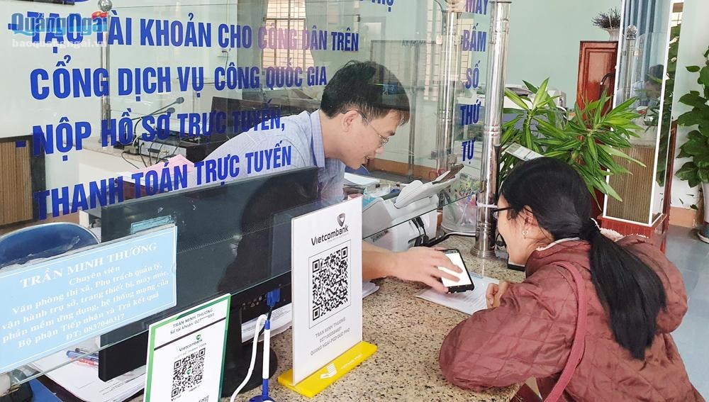 Đưa dịch vụ công trực tuyến đến với người dân Đưa dịch vụ công trực tuyến đến với người dân