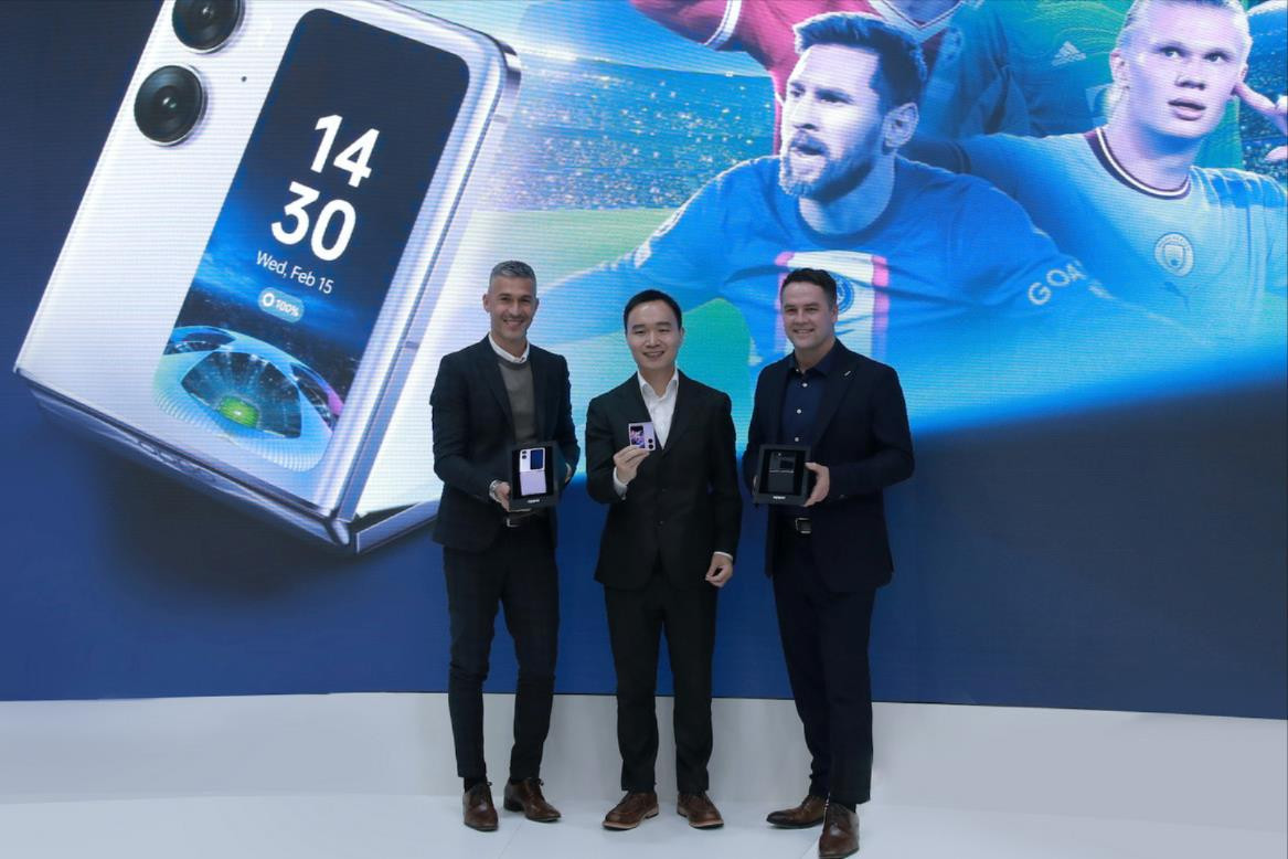 4-uefa-champions-league-ambassadors-michael-owen-right-and-luis-garcia-left-become-the-first-global-users-of-oppo-find-n2-flip-1-.jpg