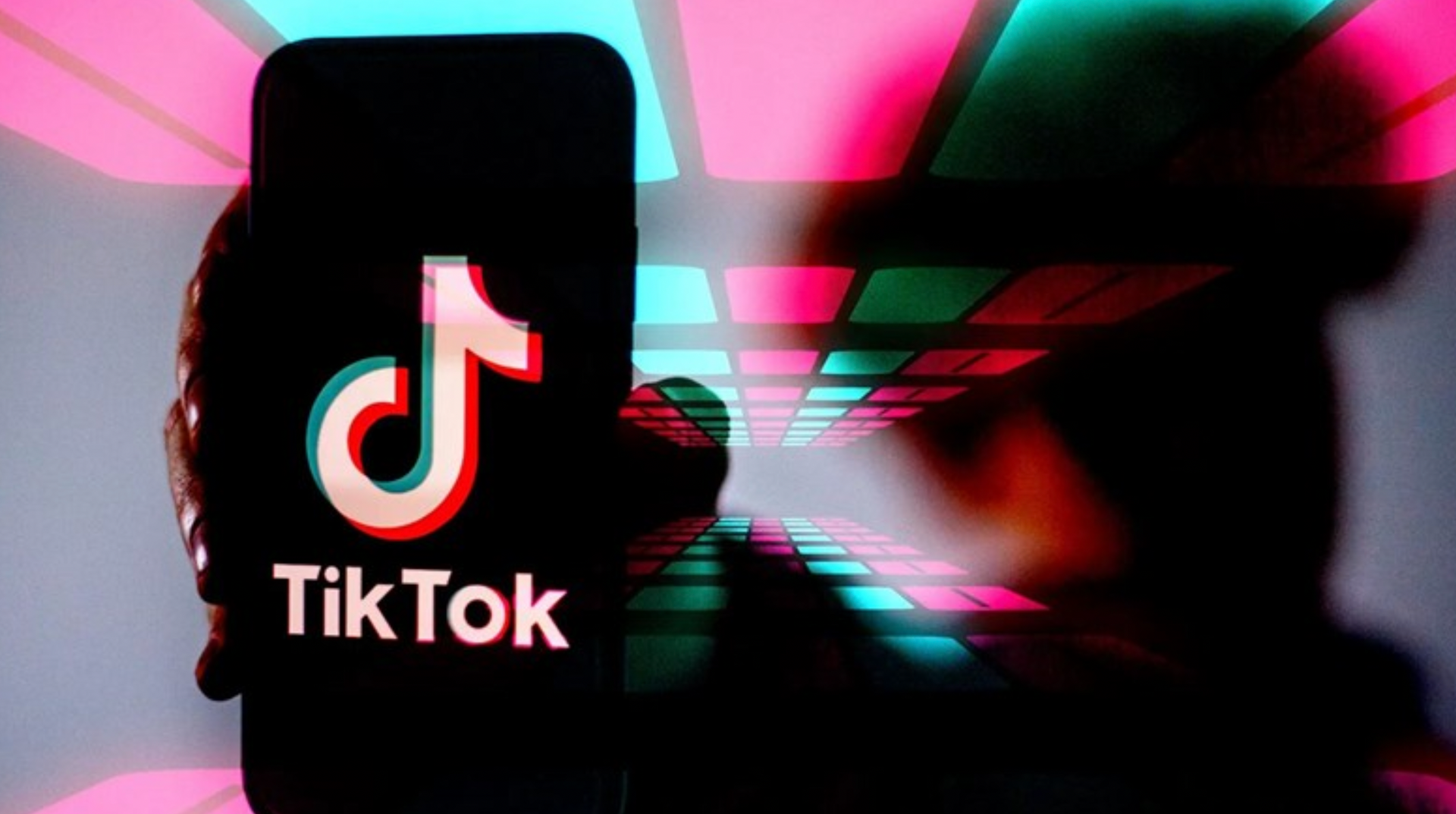 Ẩn họa từ TikTok: Cần sớm siết chặt quản lý TikTok