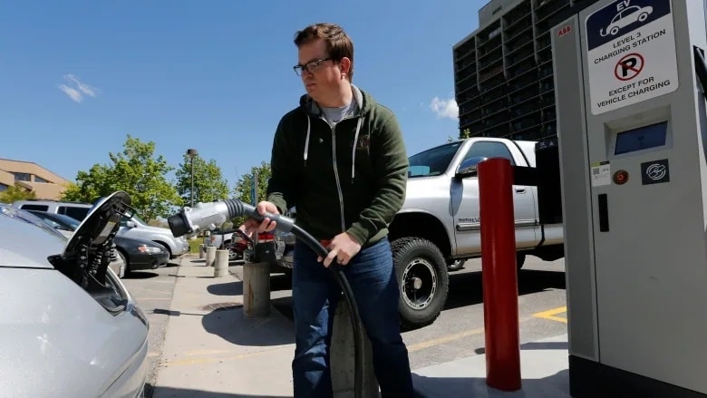 Gần một nửa người dân Mỹ chưa sẵn sàng sử dụng ôtô điện